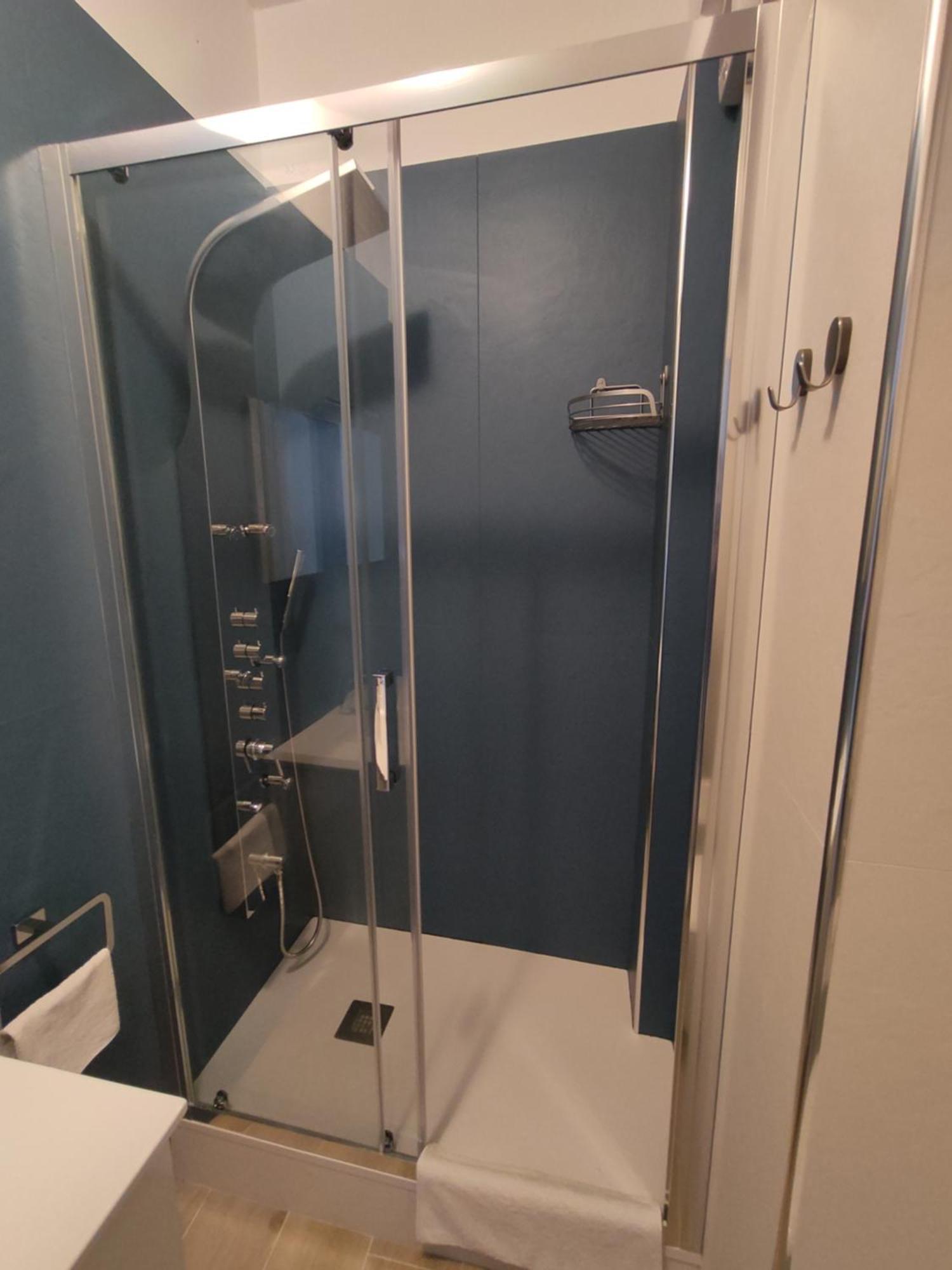 The 6Th Floor — Photos 3
